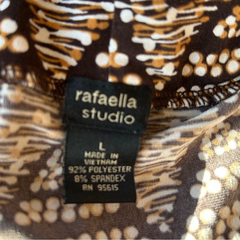 Triangles and dots blouse - Picture 2 of 6
